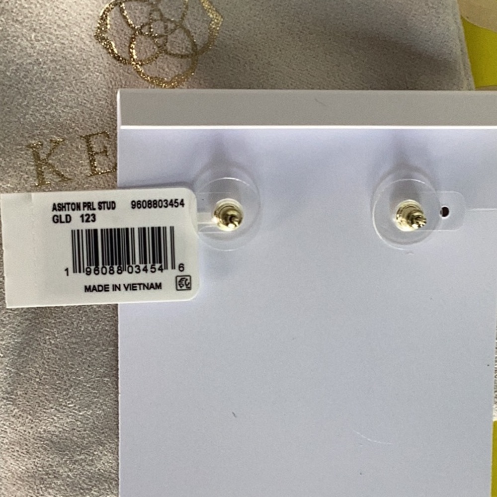 Kendra Scott Earrings - Picture 3 of 4